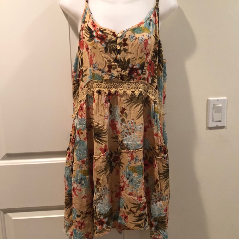 Size large dress. Excellent condition Label cut out.